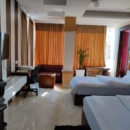 Hotel Maira Dehradun Exterior foto